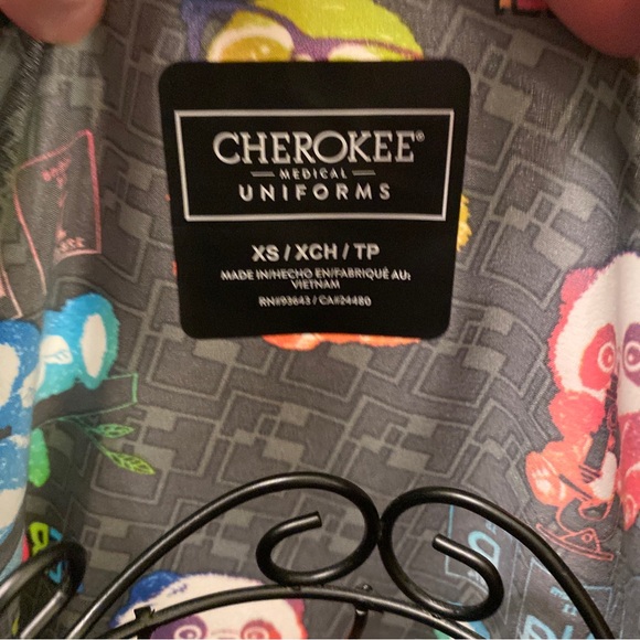 New Cherokee Modern Classic v-neck Grey Animals Extra Small XS women scrub top - Picture 5 of 10